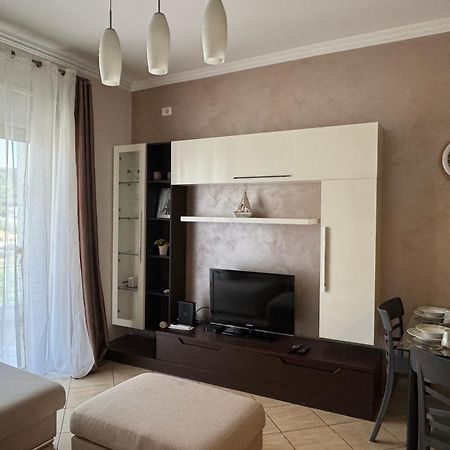 Elegant Apartment In Lungomare - N 23 Vlore Exterior photo