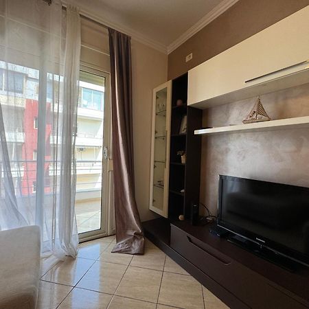 Elegant Apartment In Lungomare - N 23 Vlore Exterior photo